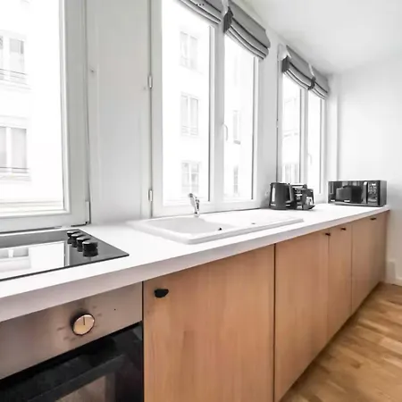 Suite-appartement 4stars Pour 6 A 10 Min Du Marais Apartment